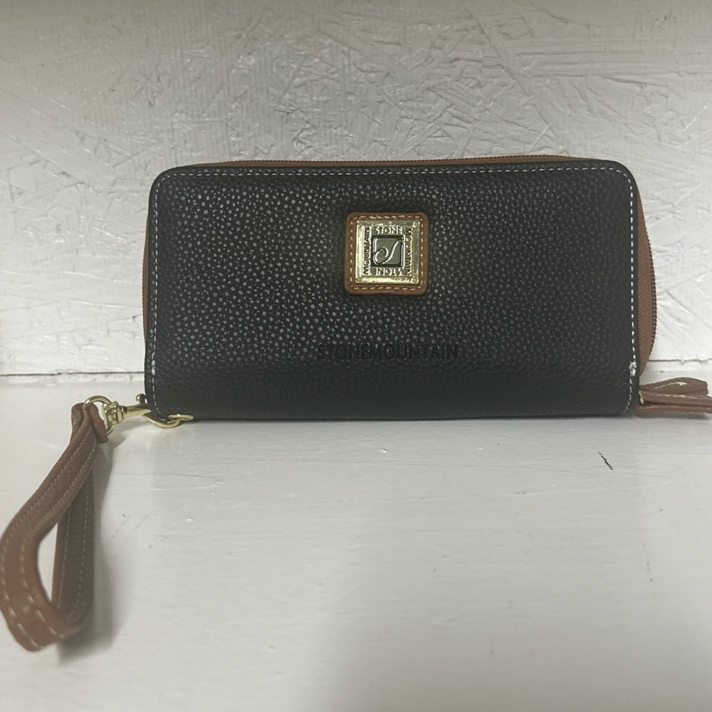 Stone Mountain Accessories Black and Brown Leather Wallet
